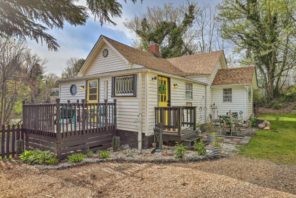 Stylish Asheville Home With Backyard And Fire Pit Woodfin Exterior photo